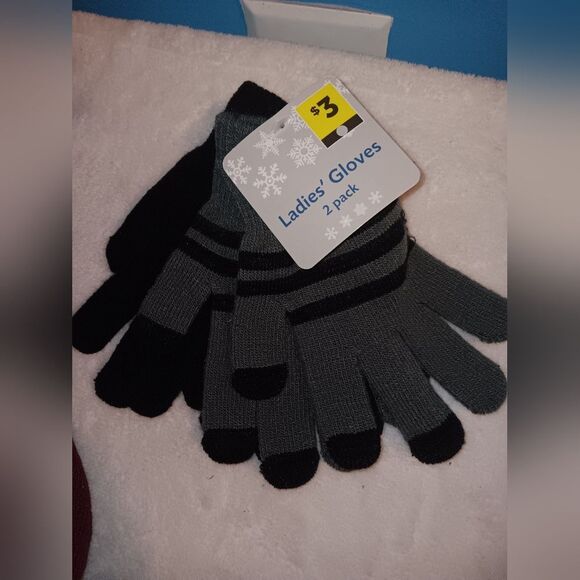 NWT Ladies One Size Winter Lot of 3 - Picture 2 of 7